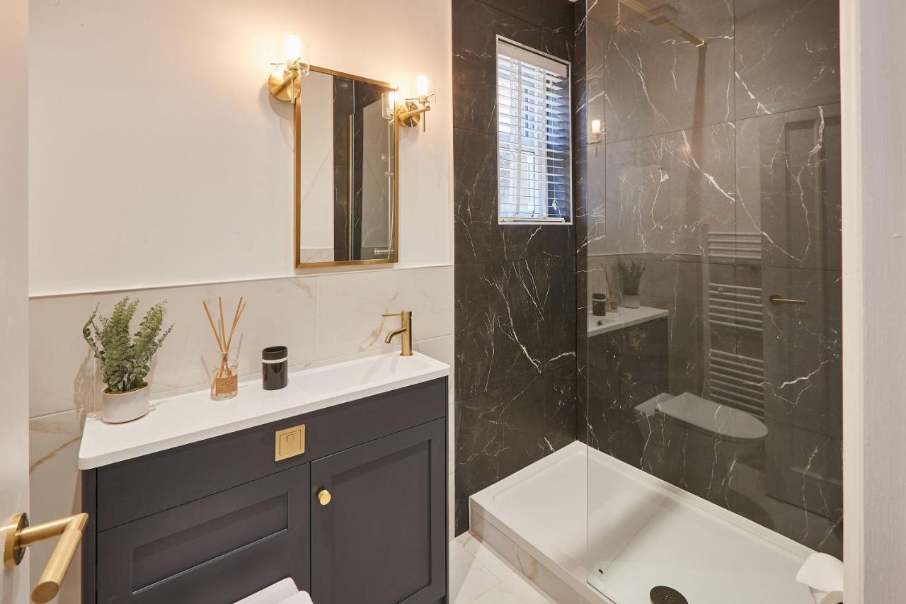 Host & Stay - Parkside Villa 해러게이트 외부 사진
