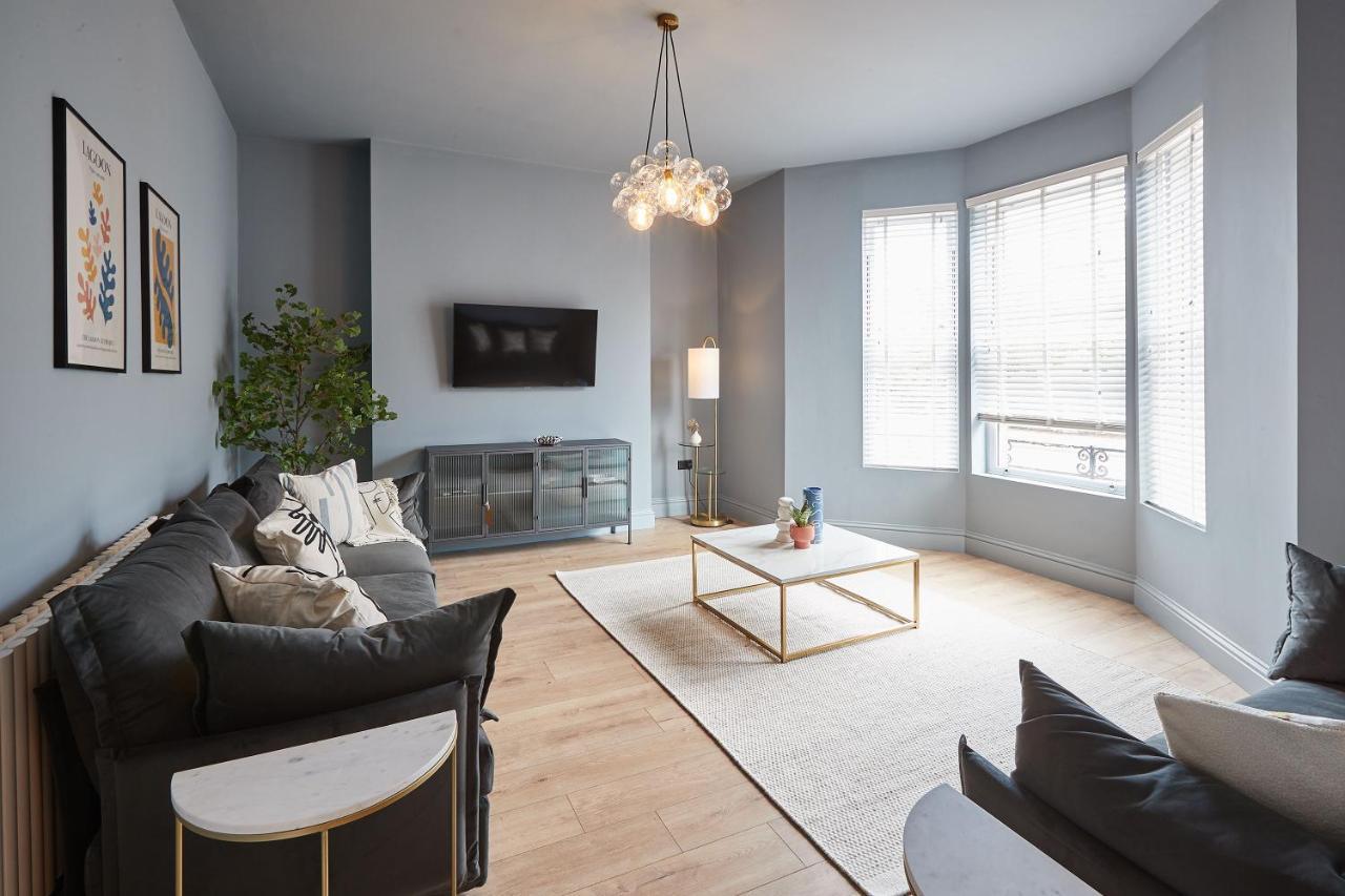 Host & Stay - Parkside Villa 해러게이트 외부 사진