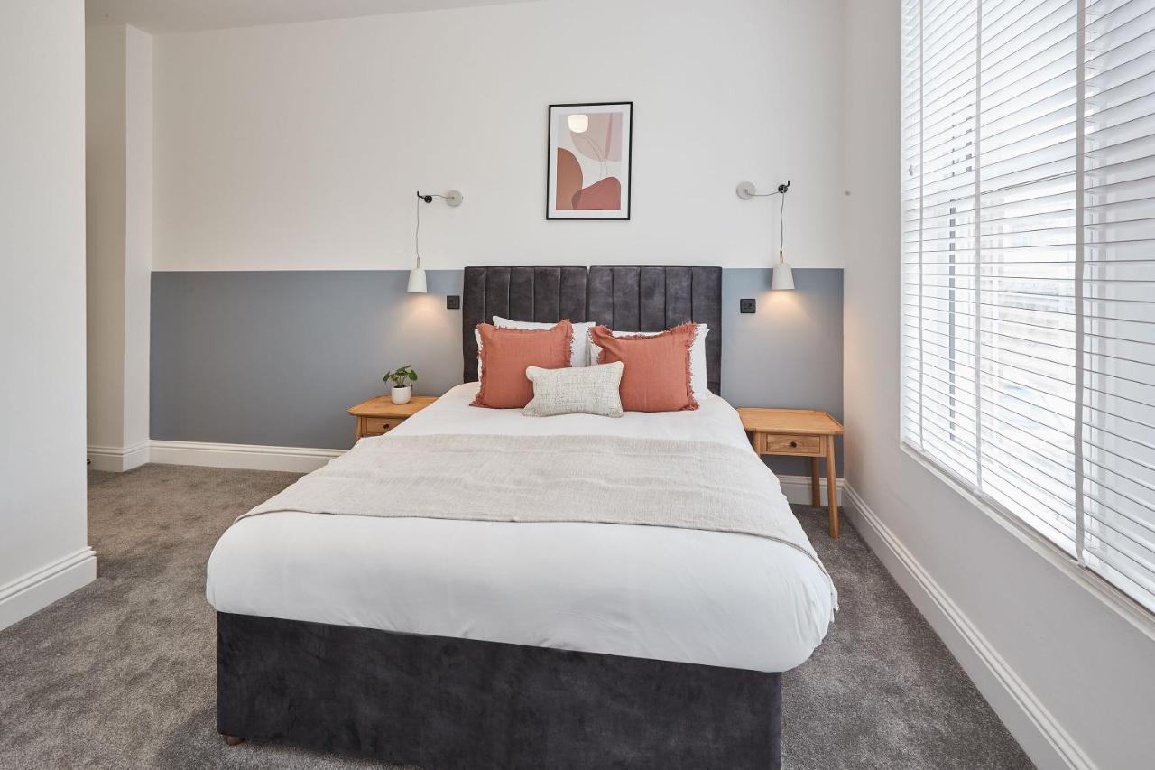 Host & Stay - Parkside Villa 해러게이트 외부 사진